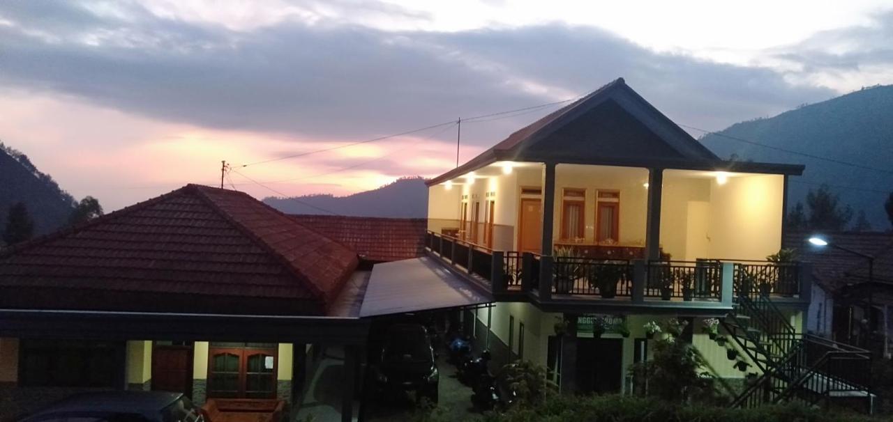 Homestay Anggun ברומו מראה חיצוני תמונה